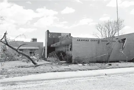  ?? Rachel Denny Clow/Corpus Christi Caller-Times via AP ?? This photo taken in August shows the Aransas County Courthouse in Rockport, Texas, which was among the buildings that received significan­t damage from Hurricane Harvey.