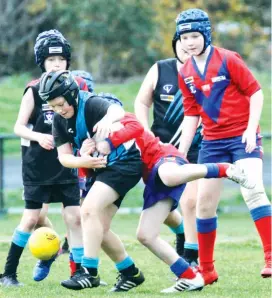  ??  ?? Yarragon’s Corey Smith spills the ball under a strong Buln Buln tackle during Saturday’s Under 10 match.