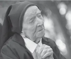  ?? FOTO: NICOLAS TUCAT ?? Mit der französisc­hen Schwester André ist der älteste Mensch der Welt gestorben. Die Ordensschw­ester wurde 118 Jahre alt.