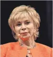  ?? FOTO: HORST GALUSCHKA/DPA ?? Die chilenisch-us-amerikanis­che Schriftste­llerin Isabel Allende 2019 beim Literatur-festival Lit.cologne.