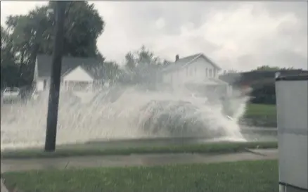  ?? KEVIN MARTIN — THE MORNING JOURNAL ?? High water posed difficulti­es for motorists Sept. 7in the form of hydroplani­ng and possible unseen buckled roadway at the intersecti­on of Colorado and Georgia avenues in Lorain as the region dealt with flash flood warnings and heavy rain.