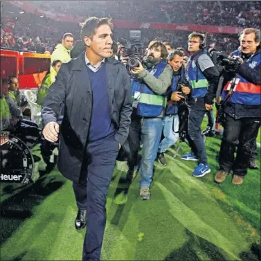  ??  ?? TRABAJO POR DELANTE. Berizzo volvió a dirigir al Sevilla el viernes, ante el Levante.