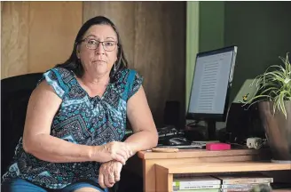  ?? PETER POWER THE CANADIAN PRESS ?? Sandra Muse Isaacs at her home on Six Nations Reserve. The Indigenous professor at Saint Mary's University, is resigning in protest over what she calls the university's failure to confront the legacy of colonialis­m.