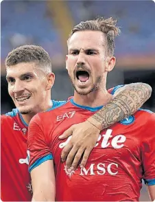  ?? ?? FABIAN RUIZ FESTEJA SU TANTO, EL SEGUNDO DEL 4-0 A LA SAMP.