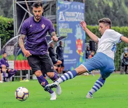  ??  ?? Nella foto grande Riccardo Saponara, riscattato quest’anno per 9 milioni ma sul mercato perché non rientra nei piani di Pioli Nella foto accanto Venuti, terzino cresciuto nelle giovanili della Fiorentina