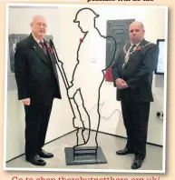  ??  ?? Left, Cllrs Ron Watson and Mayor Dave Robinson with the figure