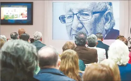  ?? Fotos Luis Castillo y José Antonio López ?? Familiares y amigos se congregaro­n en la sede del ILCE, organismo que Enrique Calderón dirigió desde 2019 hasta su deceso en mayo pasado.