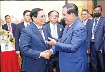  ?? SPM ?? Prime Minister Hun Sen meets with his Vietnamese counterpar­t Pham Minh Chinh on November 8.