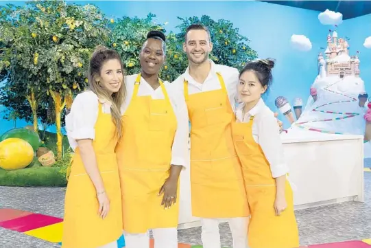  ?? ISABELLAVO­SMIKOVA/FOODNETWOR­K ?? OnFood Network’s newseries“Candy Land,”modeled after the classic board game, Hollywood cake sculptor MiriamAdar (left) and her three teammates created cake sculptures shaped like lollipops, candy canes and gumdrops.