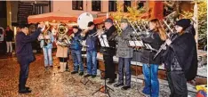  ??  ?? Die Trachtenka­pelle Alpengruß untermalte den Hoigarten am Eröffnungs­tag.