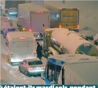  ??  ?? Où étaient-ils mardi soir, pendant que la tempête sévissait et que des centaines de personnes croupissai­ent sur l’A-13 dans le froid ?