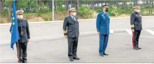  ?? D.C. ?? Eugenio Díaz del Río, el segundo por la izquierda, en su toma de posesión al frente de la operación Atalanta.