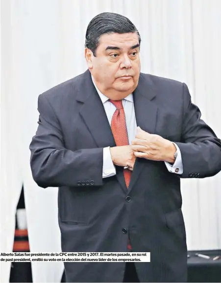  ??  ?? Alberto Salas fue presidente de la CPC entre 2015 y 2017. El martes pasado, en su rol de past president, emitió su voto en la elección del nuevo líder de los empresario­s.