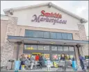  ?? Las Vegas Review-journal ?? A Smith’s Marketplac­e, such as the one above on West Skye Canyon
Park Drive, is coming to the Cadence master-planned community.