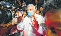  ?? ?? Ranil Wickremesi­nghe visits a Buddhist temple after his swearing in ceremony on Wednesday.