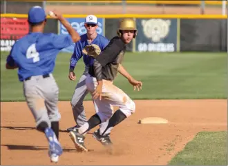  ?? Eddy Martinez/The Signal (See additional photos on signalscv.com) ?? A Golden Valley baseball player is in a pickle between second and third base in a VIBL game against El Camino Real Monday at Golden Valley. The Grizzlies lost 11-4.