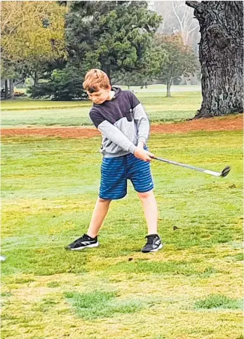  ?? ?? Cooper Daysh (10) warming up before playing in the junior golf on Sunday.