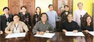  ??  ?? MOA SIGNING – Seated (from left) are: Edgardo A. Baysic (IA), Atty. Guiller B. Asido (IA), Paolo Mercado (CECP), Angel Guerrero, (CECP/ adobo magazine; Standing (from left) are: Merceditas C. De Sahagun (IA), Manuela T. Waquiz (IA), Marietta V....