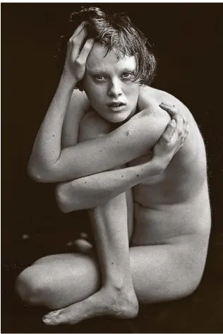  ?? FOTO: PETER LINDBERGH ?? Model Karen Elson fotografie­rte Peter Lindbergh 1997 in Los Angeles.