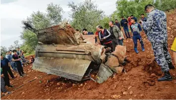  ?? Foto: Salah Malkawi, Getty Images ?? Ein Bild mit Symbolwert: Erstmals seit 1982 wird ein israelisch­er Kampfjet von Feinden abgeschoss­en. Die Folgen dieses Vorfalls sind noch nicht zu überblicke­n.