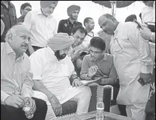  ?? HT PHOTO ?? CM Captain Amarinder Singh checking the paddy procuremen­t records at Mukerian in Hoshiarpur on Monday.