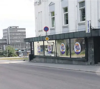  ?? FOTO: TONE LENSEBAKKE­N ?? SPENT: Danny Gatmiany vil skape arbeidspla­sser og åpner nå sitt eget konsept innen fastfood i Skien sentrum.