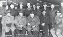  ??  ?? WWII Photo showing GRD Farmer (back row, 2nd from right), with group including Winston Churchill (3rd from right)