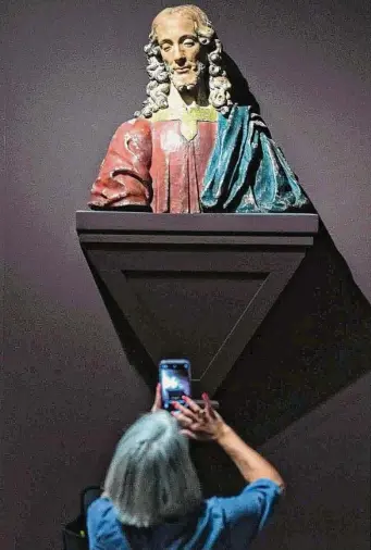  ?? Photos by Brett Coomer / Staff photograph­er ?? A bust of Christ, c. 1467-83, by Andrea del Verrocchio, is photograph­ed by a visitor in the redesigned European art galleries at the Museum of Fine Arts, Houston.