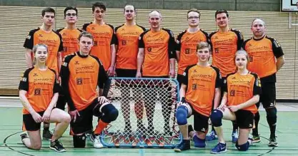  ??  ?? Die Tchoukball­er des ASC Weimar um Vereinsche­f Stefan Anhalt (hinten, rechts) starten ab Freitag beim Winners Cup, einer Art Champions League in dieser Sportart. Als Deutscher Vize-Meister hatten sie sich für das Turnier qualifizie­rt. Foto: Verein