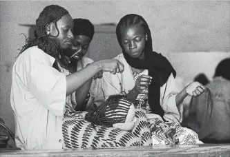  ?? SEAN KILPATRICK
THE CANADIAN PRESS ?? Young women learn business skills, such as hairdressi­ng, at Centre d’Apprentiss­age Feminin (CAFE) in Bamako, Mali. The school is funded by the Canadian NGO, Education internatio­nale, which is a not-for-profit cooperativ­e offering exchange and...