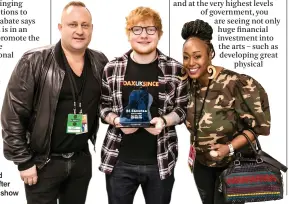  ?? Thomas Ovesen ?? Thomas Ovesen, left, and wife Deborah Yearwood with Ed Sheeran after the singer’s Dubai show