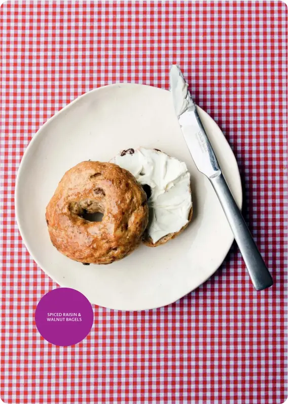  ??  ?? SPICED RAISIN & WALNUT BAGELS