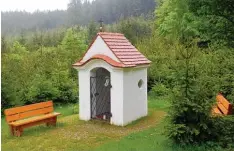  ?? Foto: Walter Kleber ?? Auch nach der Generalsan­ierung gibt es in und an der Vierzehn Nothelfer Kapelle im mer etwas zu tun.