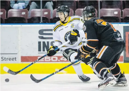  ?? DARREN STONE, TIMES COLONIST ?? Grizzlies forward Keyvan Mokhtari tries to make a move around Clippers defenceman Marcus Joesph during Game 1 of their first-round series at The Q Centre on Friday. Game 2 goes tonight.