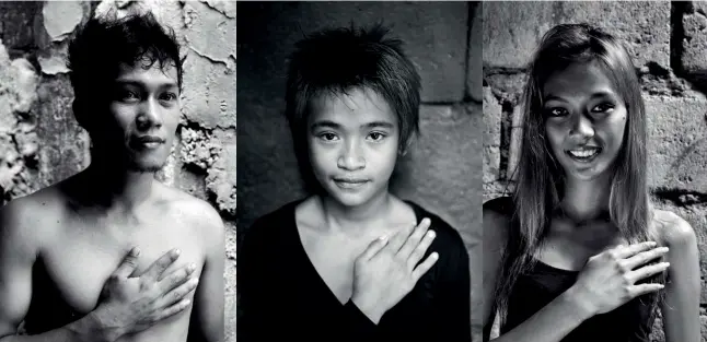  ??  ?? HEARTFELT GESTURES These black-and-white portraits of the people living in Manila’s Happyland slum are captured by Swedish-born photograph­er Anna Bärlund for the coffee-table book Mysterious Happiness, now sold by Leica to raise funds for Filipino...