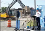  ?? NWA Democrat-Gazette/DAVID GOTTSCHALK ?? David Johnson, executive director of the Fayettevil­le Public Library, gives final instructio­ns Tuesday, marking the beginning of the demolition of the old City Hospital building for the library expansion. The building, formally dedicated in 1912, has to be demolished in order to make room for a planned 70,000-squarefoot expansion of the library.