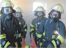  ?? FOTO: CLEMENS SCHENK ?? Menschenre­ttung war oberste Aufgabe bei der Jahreshaup­tübung der Freiwillig­en Feuerwehr Sießen im Wald.