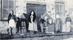  ?? JOYCE STANKIEWIC­Z COLLECTION ?? “Three Little Pigs” was the Christmas pageant play one year in the mid-1940s. The two girls in dresses at left are Connie Sauder and Patsy Schnaering­er.