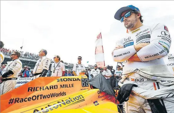  ?? FOTO: TWITTER MCLAREN ANDRETTI ?? Fernando Alonso, antes de subirse al McLaren del equipo Andretti Autosport con el que participó en las pasadas 500 Millas de Indianápol­is, que terminó abandonand­o