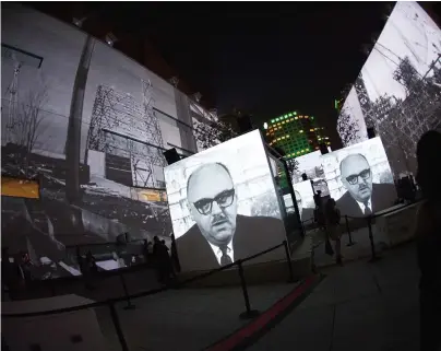  ?? PHOTO MARTIN ALARIE ?? Expo 67 Live permettra au public de s’immerger dans l l’Expo de Montréal. L’oeuvre de Karine Lanoie-Brien est projetée sur quatre façades entourant l’esplanade de la Place des Arts.