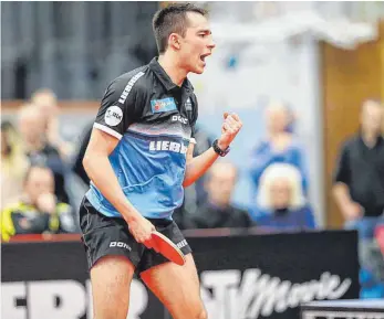  ?? FOTO: VOLKER STROHMAIER ?? Hugo Calderano ist derzeit in Topform, musste sich aber Timo Boll geschlagen geben.