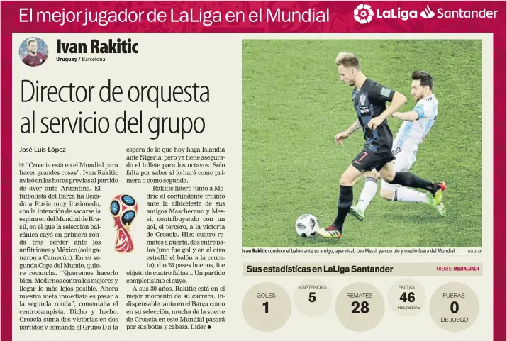  ?? FOTO: AP ?? Ivan Rakitic conduce el balón ante su amigo, ayer rival, Leo Messi, ya con pie y medio fuera del Mundial MEDIACOACH