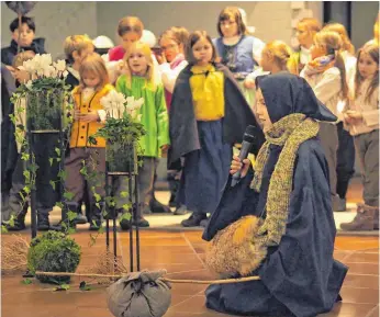  ?? FOTO: HELMUT VOITH ?? Kindermusi­cal in St. Columban: Luther ist in Rom angekommen.