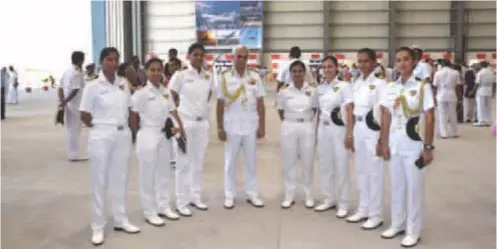 ??  ?? Admiral Sunil Lanba Chief of the Naval Staff with the women observers of P-8I (photo: PRO Navy)