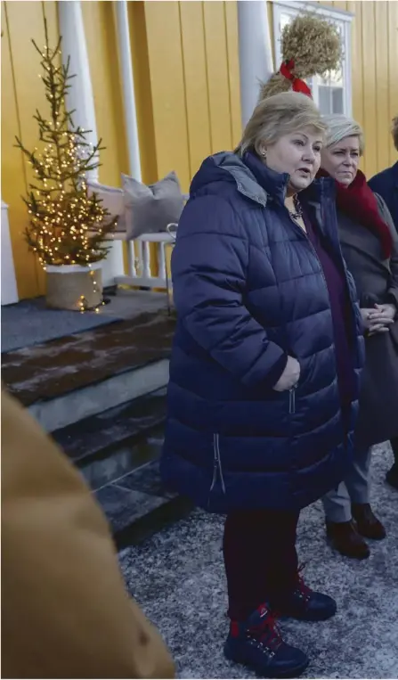  ?? FOTO: NTB SCANPIX ?? IKKE ENIGE: Statsminis­ter Erna Solberg, Frp-leder og finansmini­ster Siv Jensen, Venstre-leder og kulturmini­ster Trine Skei Grande og KrF-nestleder Kjell Ingolf Ropstad, utenfor Granavolde­n Gjaestgive­ri på Hadeland da regjerings­forhandlin­gene startet onsdag 2. januar.