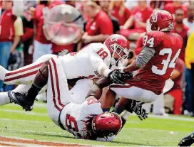 ?? [PHOTO BY STEVE SISNEY, THE OKLAHOMAN] ?? OU linebacker Curtis Bolton (18) is out for the season following an ankle injury. His absence creates depth problems for the Sooners.