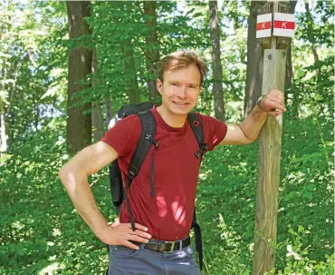  ?? FOTO: ALEXANDER PAUL ENGLERT ?? Jan Röhnert aus Gera im Juni 2020 unterwegs auf dem Karstwande­rweg im Südharz.
