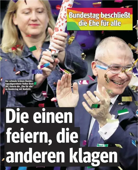  ??  ?? Der schwule Grünen-Bundestags­abgeordnet­e Volker Beck (M.) feierte die „Ehe für alle“im Bundestag mit Konfetti.