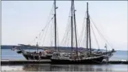  ?? PAUL POST — PPOST@DIGITALFIR­STMEDIA.COM ?? Rides aboard tall-masted ships are available on the York River in Yorktown, Va.