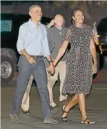  ??  ?? Selten unbeobacht­et: Ex-US-Präsident Barack Obama und seine First Lady Michelle